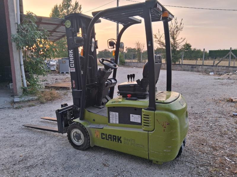 Clark GTX16 - Elektrostapler: das Bild 2 Clark GTX16 - Elektrostapler: das Bild 2