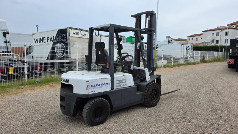 Nissan YGJ02 A30 - Dieselstapler: das Bild 1 Nissan YGJ02 A30 - Dieselstapler: das Bild 1
