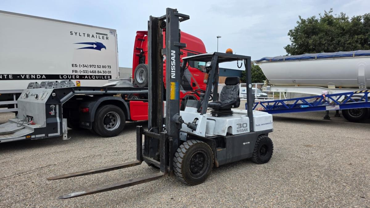 Nissan YGJ02 A30 - Dieselstapler: das Bild 3 Nissan YGJ02 A30 - Dieselstapler: das Bild 3
