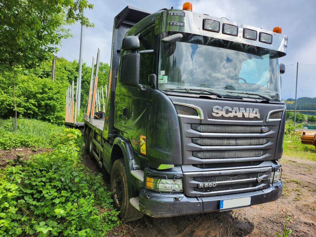Scania R R 580 - Holztransporter, Autokran: das Bild 1 Scania R R 580 - Holztransporter, Autokran: das Bild 1