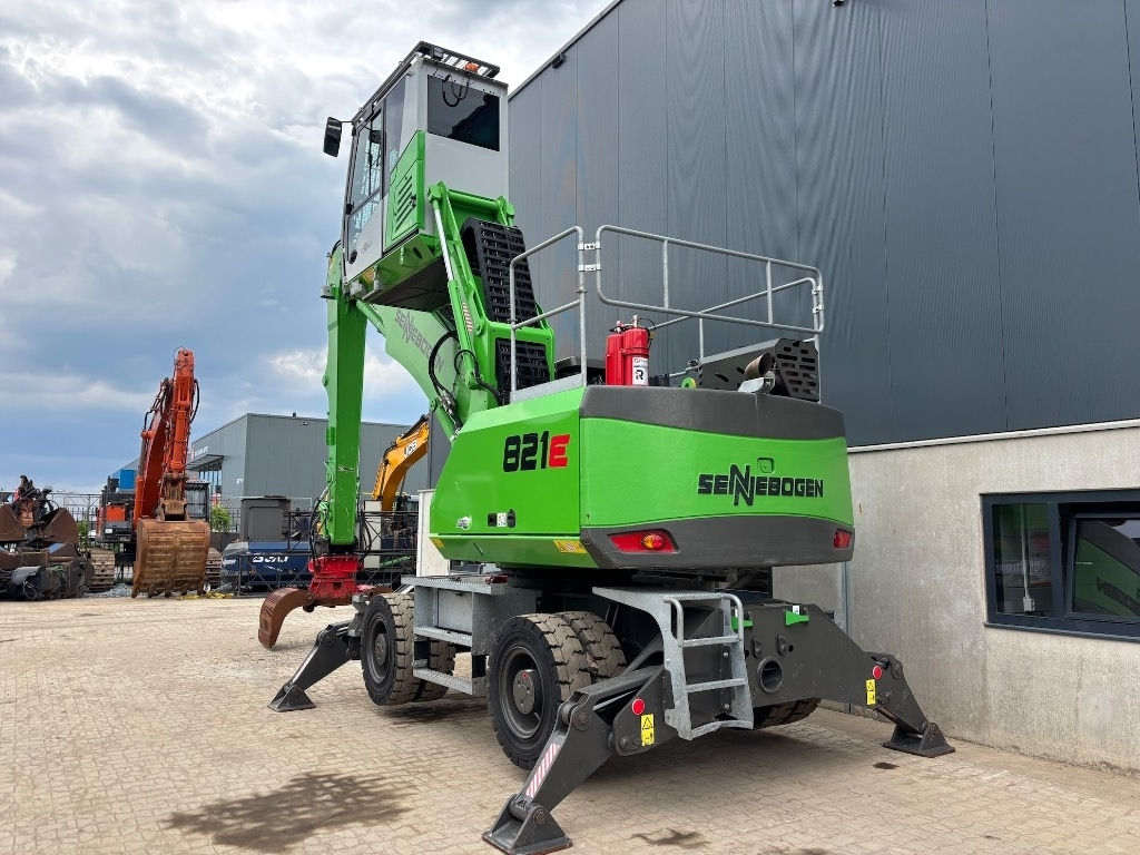 Sennebogen 821 E - 821M - 821E - Umschlagbagger: das Bild 4 Sennebogen 821 E - 821M - 821E - Umschlagbagger: das Bild 4