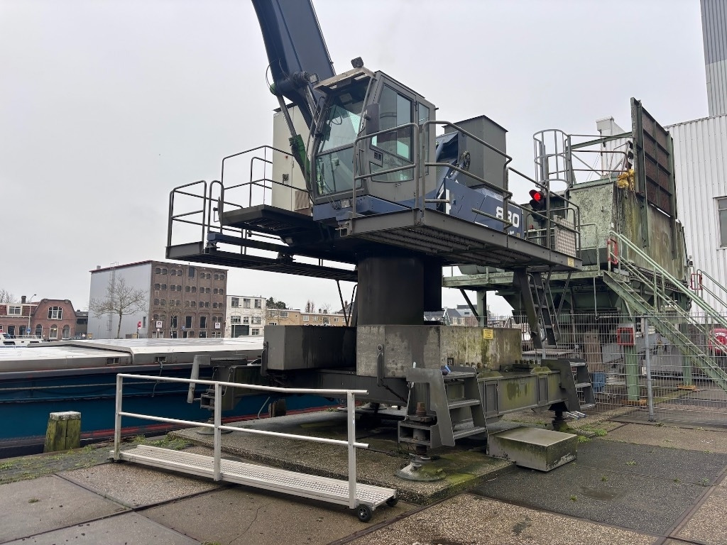 Sennebogen 830 Electric / 830A - Umschlagbagger: das Bild 4 Sennebogen 830 Electric / 830A - Umschlagbagger: das Bild 4