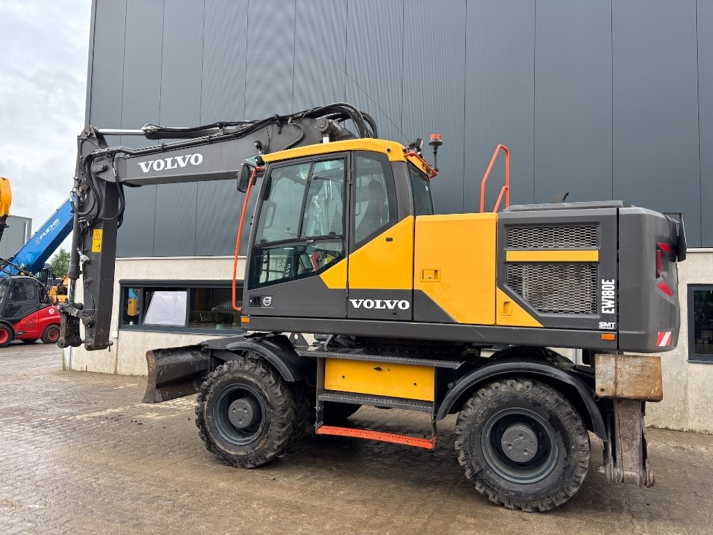 Volvo EW 180 E - EW 200 E - Mobilbagger: das Bild 2 Volvo EW 180 E - EW 200 E - Mobilbagger: das Bild 2