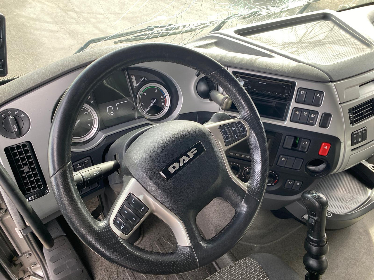 DAF XF 510 Super Space Cab - Sattelzugmaschine: das Bild 5 DAF XF 510 Super Space Cab - Sattelzugmaschine: das Bild 5