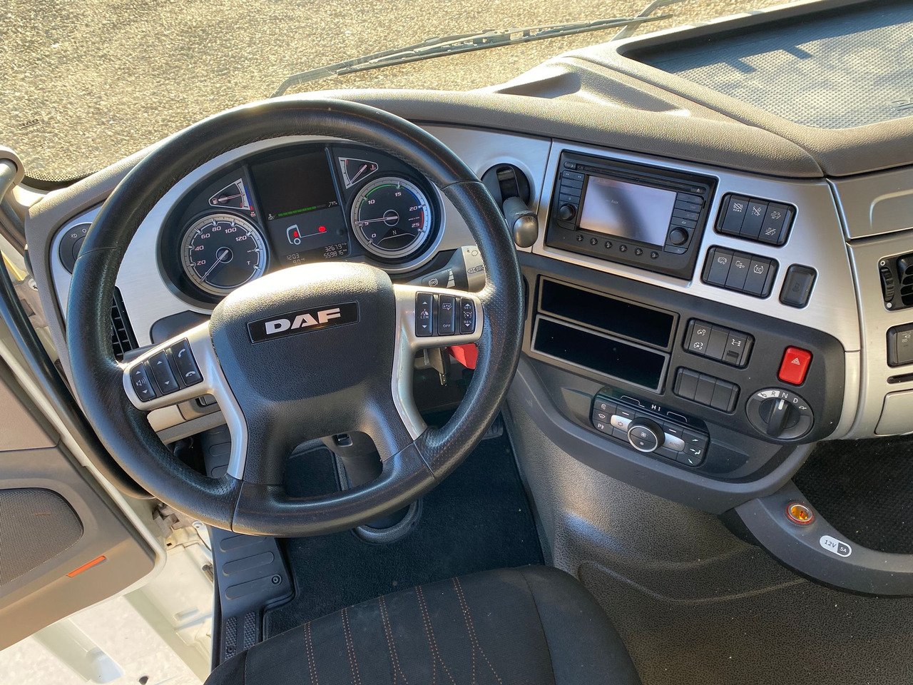 DAF XF530 Super Space Cab - Sattelzugmaschine: das Bild 5 DAF XF530 Super Space Cab - Sattelzugmaschine: das Bild 5