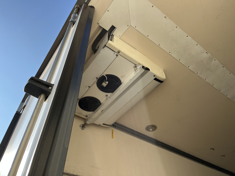 Krone Cool Liner / Carrier Vector 1850 mt / Frigo Box / Loadlift / NL Trailer - Kühlkoffer Auflieger: das Bild 4 Krone Cool Liner / Carrier Vector 1850 mt / Frigo Box / Loadlift / NL Trailer - Kühlkoffer Auflieger: das Bild 4