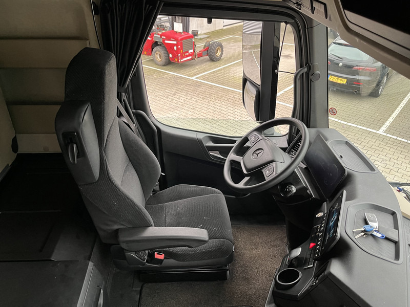 Mercedes-Benz Actros 1842 Gigaspace / Full Spoiler / NL Truck - Sattelzugmaschine: das Bild 3 Mercedes-Benz Actros 1842 Gigaspace / Full Spoiler / NL Truck - Sattelzugmaschine: das Bild 3