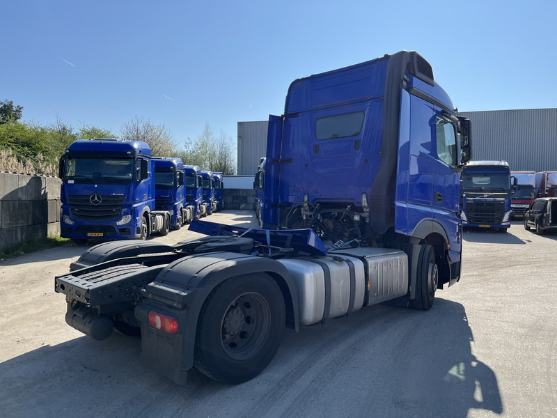 Mercedes-Benz Actros 1842 Streamspace / 945 dkm / 2 Tanks / NL Truck - Sattelzugmaschine: das Bild 2 Mercedes-Benz Actros 1842 Streamspace / 945 dkm / 2 Tanks / NL Truck - Sattelzugmaschine: das Bild 2