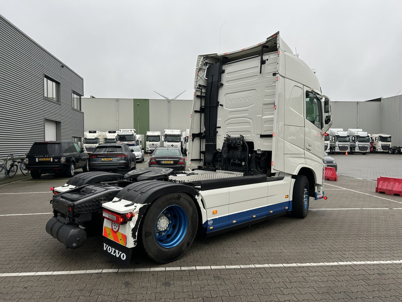 Volvo FH 500 Globetrotter / 597 dkm / Euro 6D / VEB+ / 2 Tanks - Sattelzugmaschine: das Bild 2 Volvo FH 500 Globetrotter / 597 dkm / Euro 6D / VEB+ / 2 Tanks - Sattelzugmaschine: das Bild 2