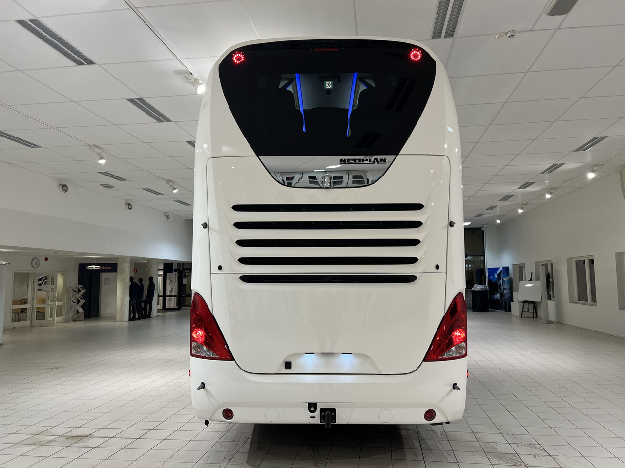 NEOPLAN SKYLINER P06 Euro 6E V.I.P / Exclusive Class (Dark Edition) - Reisebus: das Bild 5 NEOPLAN SKYLINER P06 Euro 6E V.I.P / Exclusive Class (Dark Edition) - Reisebus: das Bild 5