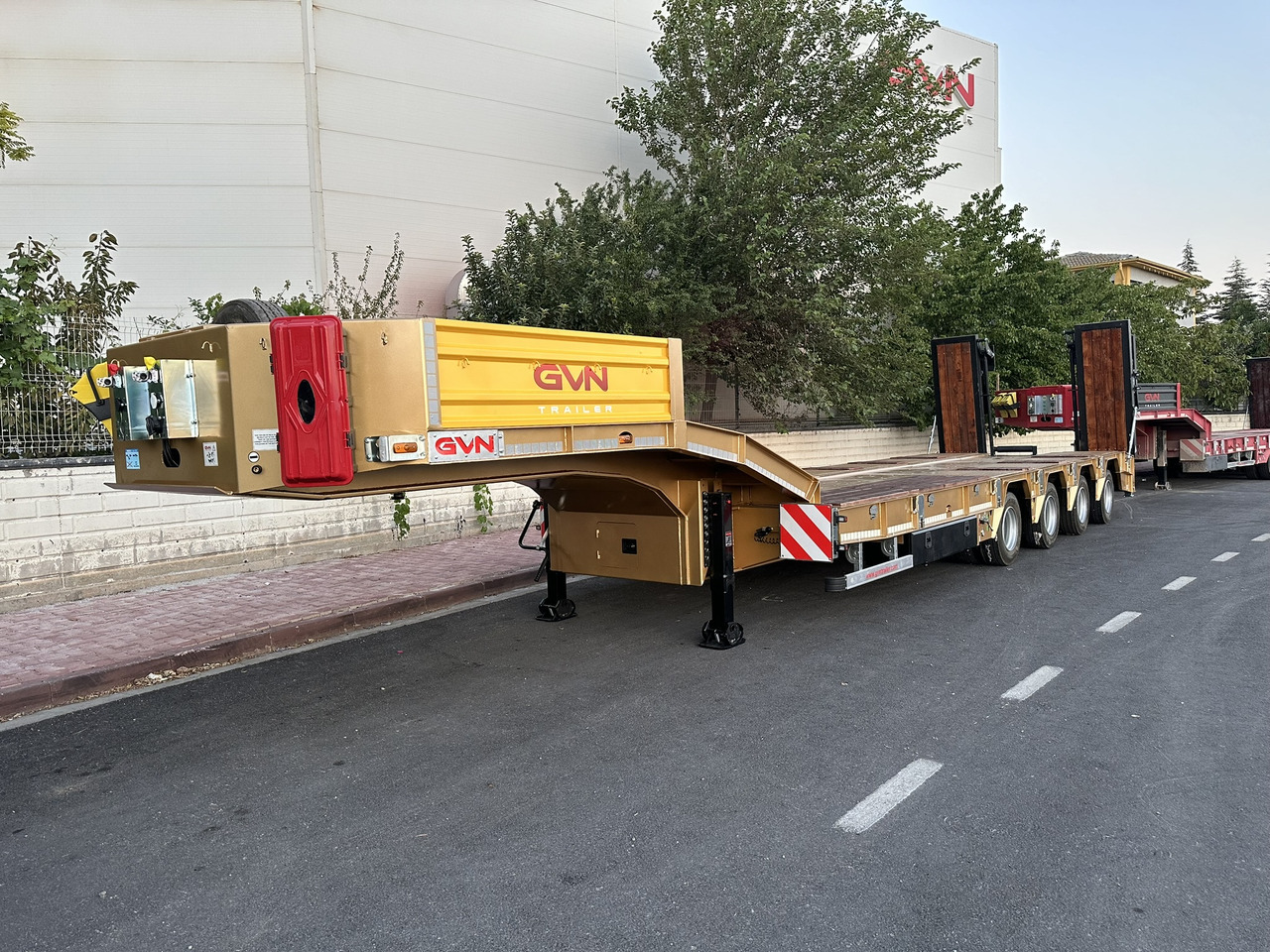 GVN Trailer 4 AXLE LOWBED - Tieflader Auflieger: das Bild 3 GVN Trailer 4 AXLE LOWBED - Tieflader Auflieger: das Bild 3