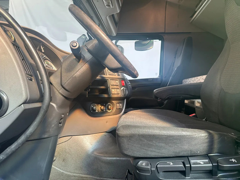 Sattelzugmaschine DAF XF 106.440 SPACECAB /ADR /INTARDER: das Bild 12