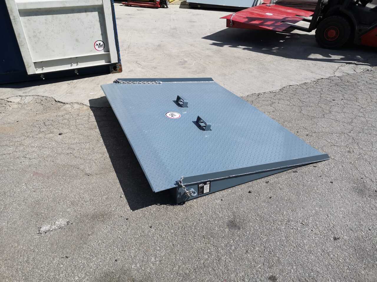 AZ RAMP HCNN08 - Verladerampe: das Bild 4 AZ RAMP HCNN08 - Verladerampe: das Bild 4