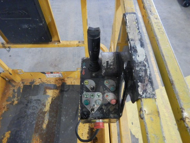 Used Electric scissor Lift Haulotte Compact 10 - Scherenbühne: das Bild 5 Used Electric scissor Lift Haulotte Compact 10 - Scherenbühne: das Bild 5