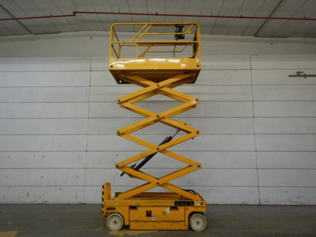 Used Electric scissor Lift Haulotte Compact 10 - Scherenbühne: das Bild 3 Used Electric scissor Lift Haulotte Compact 10 - Scherenbühne: das Bild 3