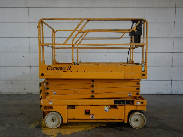 Used Electric scissor Lift Haulotte Compact 12 - Scherenbühne: das Bild 2 Used Electric scissor Lift Haulotte Compact 12 - Scherenbühne: das Bild 2