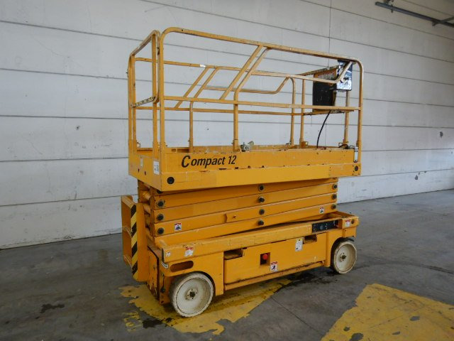 Used Electric scissor Lift Haulotte Compact 12 - Scherenbühne: das Bild 3 Used Electric scissor Lift Haulotte Compact 12 - Scherenbühne: das Bild 3