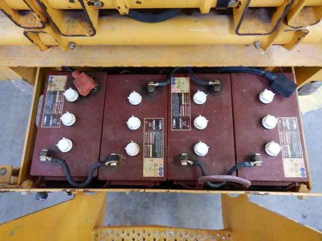 Used Electric scissor Lift Haulotte Compact 12 - Scherenbühne: das Bild 5 Used Electric scissor Lift Haulotte Compact 12 - Scherenbühne: das Bild 5