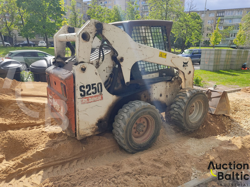 Bobcat S 250 - Kompaktlader: das Bild 4 Bobcat S 250 - Kompaktlader: das Bild 4