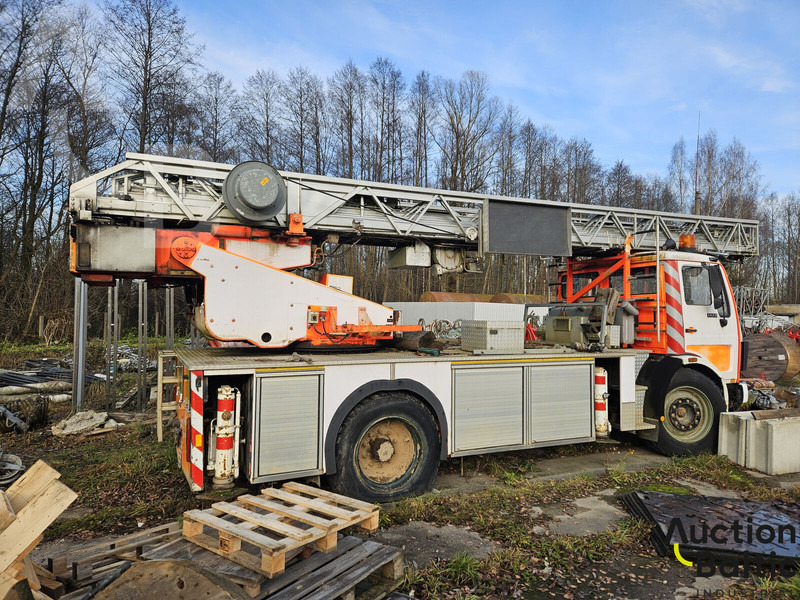 Daimler-Benz DLK 23-12 - Ladekran: das Bild 1 Daimler-Benz DLK 23-12 - Ladekran: das Bild 1