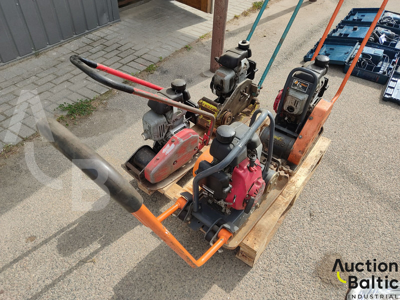 Dynapac LF45, Ammann AVP1033 & 2 Belle - Rüttelplatte: das Bild 2 Dynapac LF45, Ammann AVP1033 & 2 Belle - Rüttelplatte: das Bild 2