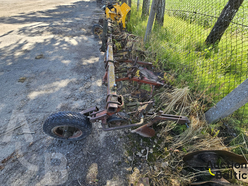 Furrow - Technik für Bodenbearbeitung: das Bild 3 Furrow - Technik für Bodenbearbeitung: das Bild 3