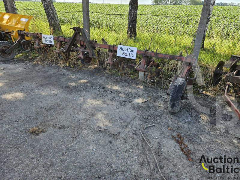 Furrow - Technik für Bodenbearbeitung: das Bild 1 Furrow - Technik für Bodenbearbeitung: das Bild 1