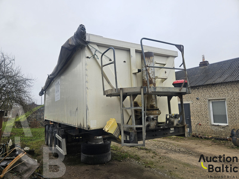 Langendorf - Planenauflieger: das Bild 2 Langendorf - Planenauflieger: das Bild 2