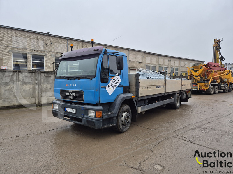 MAN 14.224 - Pritsche LKW: das Bild 1 MAN 14.224 - Pritsche LKW: das Bild 1