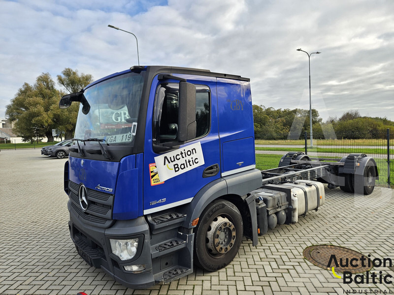 Mercedes-Benz Actros 1843 - Fahrgestell LKW: das Bild 3 Mercedes-Benz Actros 1843 - Fahrgestell LKW: das Bild 3