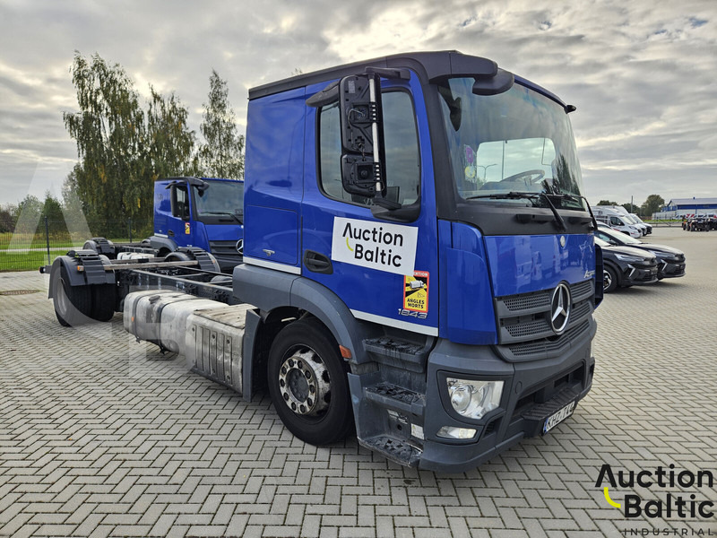 Mercedes-Benz Actros 1843 - Fahrgestell LKW: das Bild 2 Mercedes-Benz Actros 1843 - Fahrgestell LKW: das Bild 2