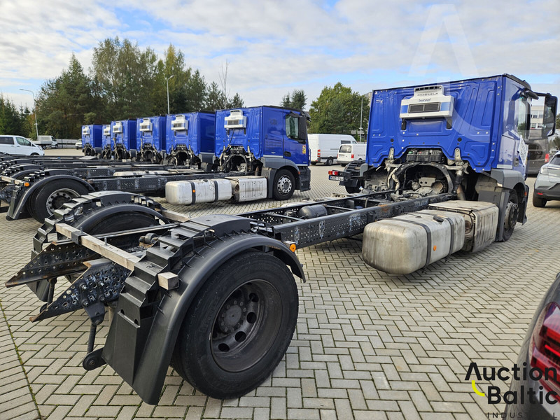 Mercedes-Benz Actros 1843 - Fahrgestell LKW: das Bild 2 Mercedes-Benz Actros 1843 - Fahrgestell LKW: das Bild 2