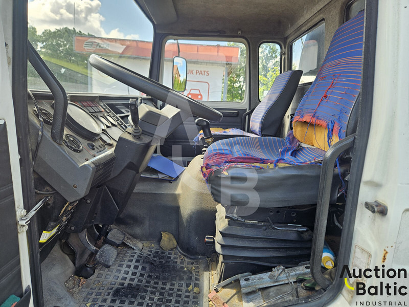 Renault Midliner S 150 - Tankwagen: das Bild 4 Renault Midliner S 150 - Tankwagen: das Bild 4