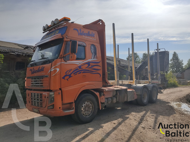 Volvo FH16 - Holztransporter, Autokran: das Bild 2 Volvo FH16 - Holztransporter, Autokran: das Bild 2