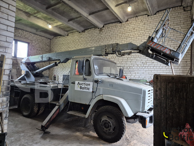 ZIL ZIL 433362 - LKW mit Arbeitsbühne: das Bild 1 ZIL ZIL 433362 - LKW mit Arbeitsbühne: das Bild 1
