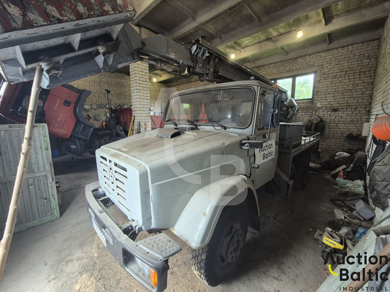 ZIL ZIL 433362 - LKW mit Arbeitsbühne: das Bild 2 ZIL ZIL 433362 - LKW mit Arbeitsbühne: das Bild 2