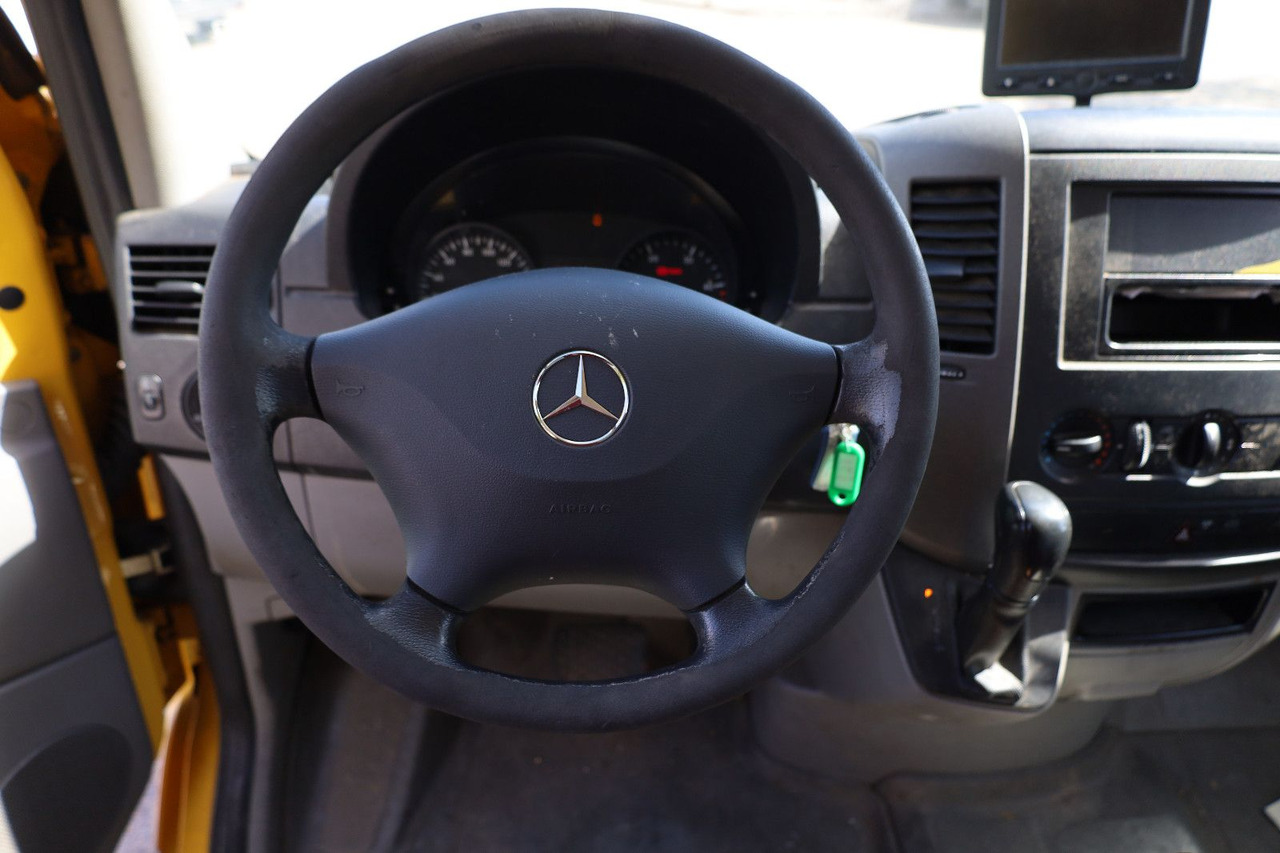 Mercedes-Benz Sprinter II Pritsche/ Koffer/Regalsystem - Koffer Transporter: das Bild 5 Mercedes-Benz Sprinter II Pritsche/ Koffer/Regalsystem - Koffer Transporter: das Bild 5