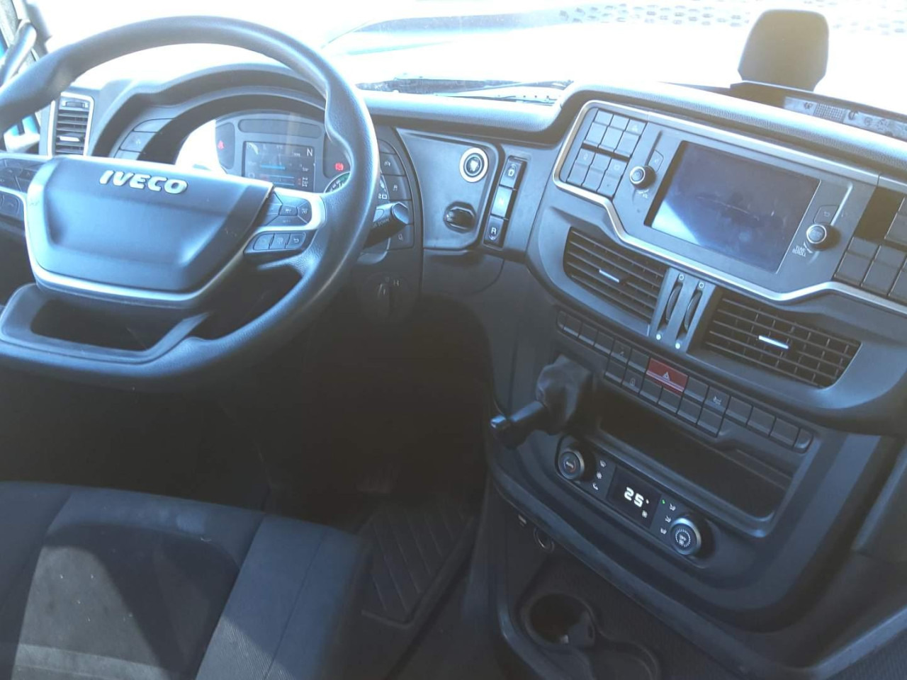 Sattelzugmaschine IVECO S-Way AS440S46T/P Euro6 Intarder: das Bild 6