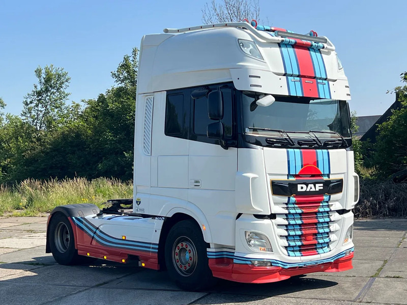 DAF XF 530 MARTINI RACING XF530 full options - Sattelzugmaschine: das Bild 2 DAF XF 530 MARTINI RACING XF530 full options - Sattelzugmaschine: das Bild 2