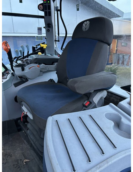 Traktor New Holland New Holland T7.215S: das Bild 17