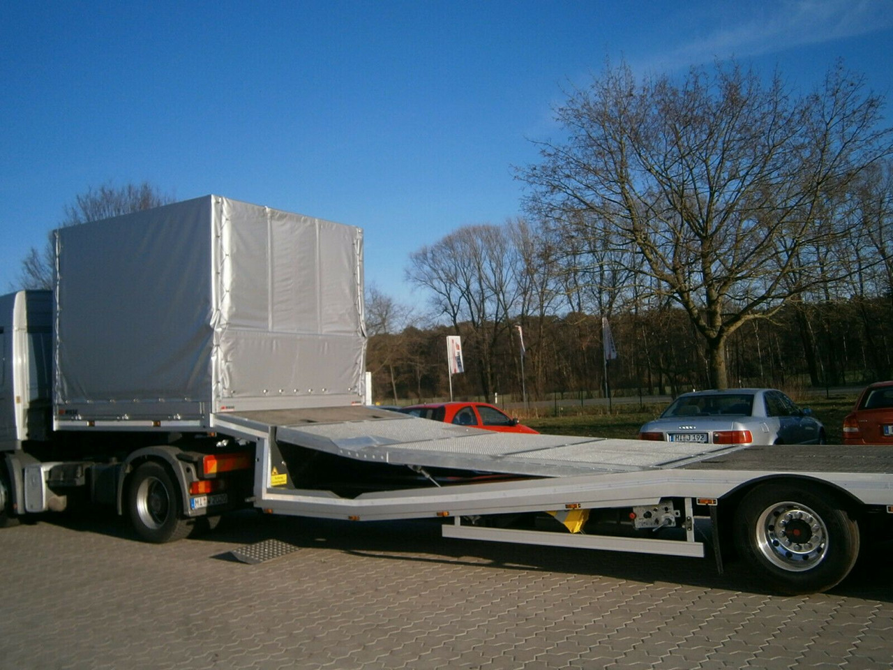 Gabelstaplertransporter Tiefbett Rampen - Tieflader Auflieger: das Bild 3 Gabelstaplertransporter Tiefbett Rampen - Tieflader Auflieger: das Bild 3
