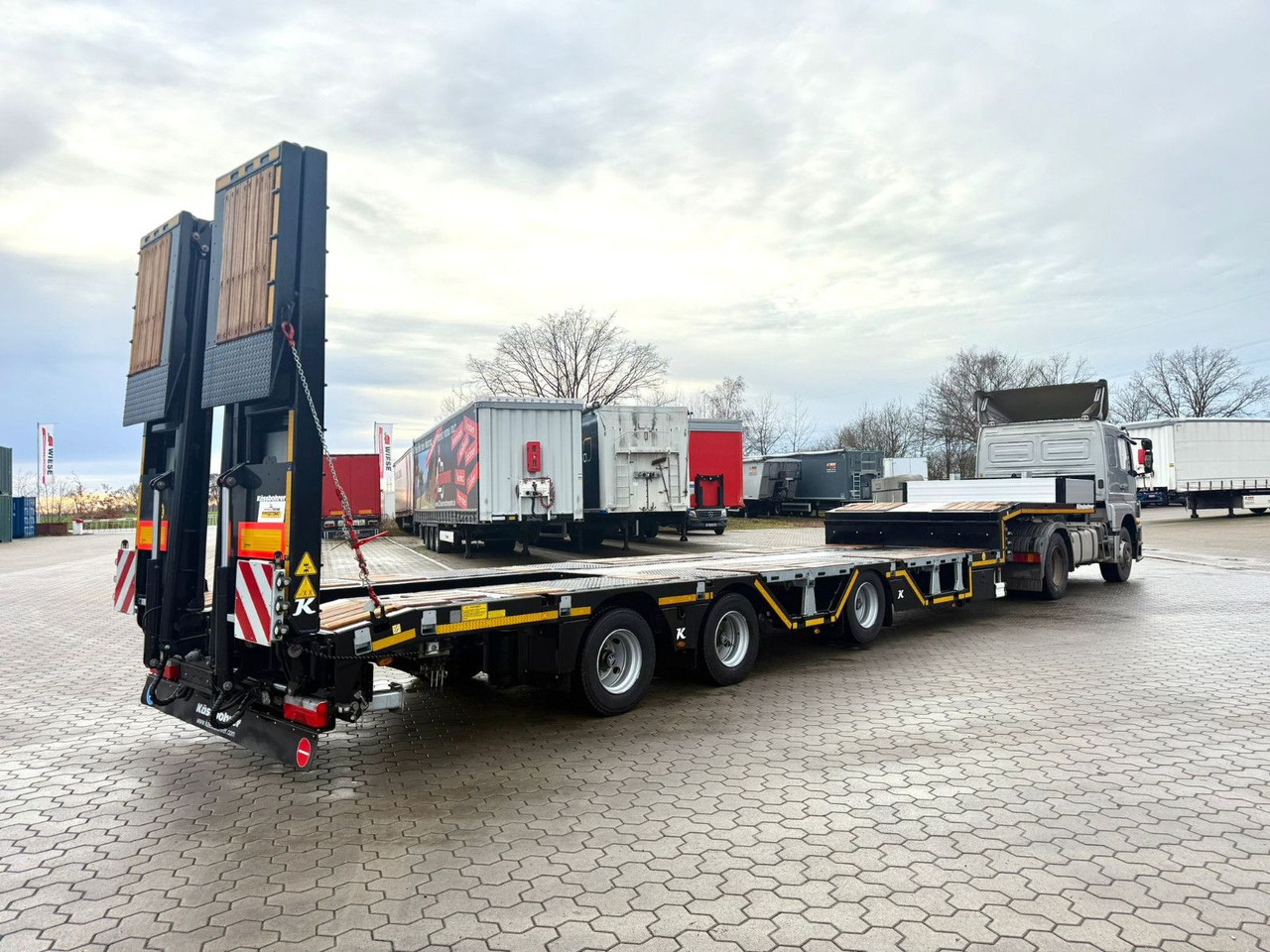 Kässbohrer SLAR3 Tele Tiefbett Radmulden metallisiert - Tieflader Auflieger: das Bild 2 Kässbohrer SLAR3 Tele Tiefbett Radmulden metallisiert - Tieflader Auflieger: das Bild 2