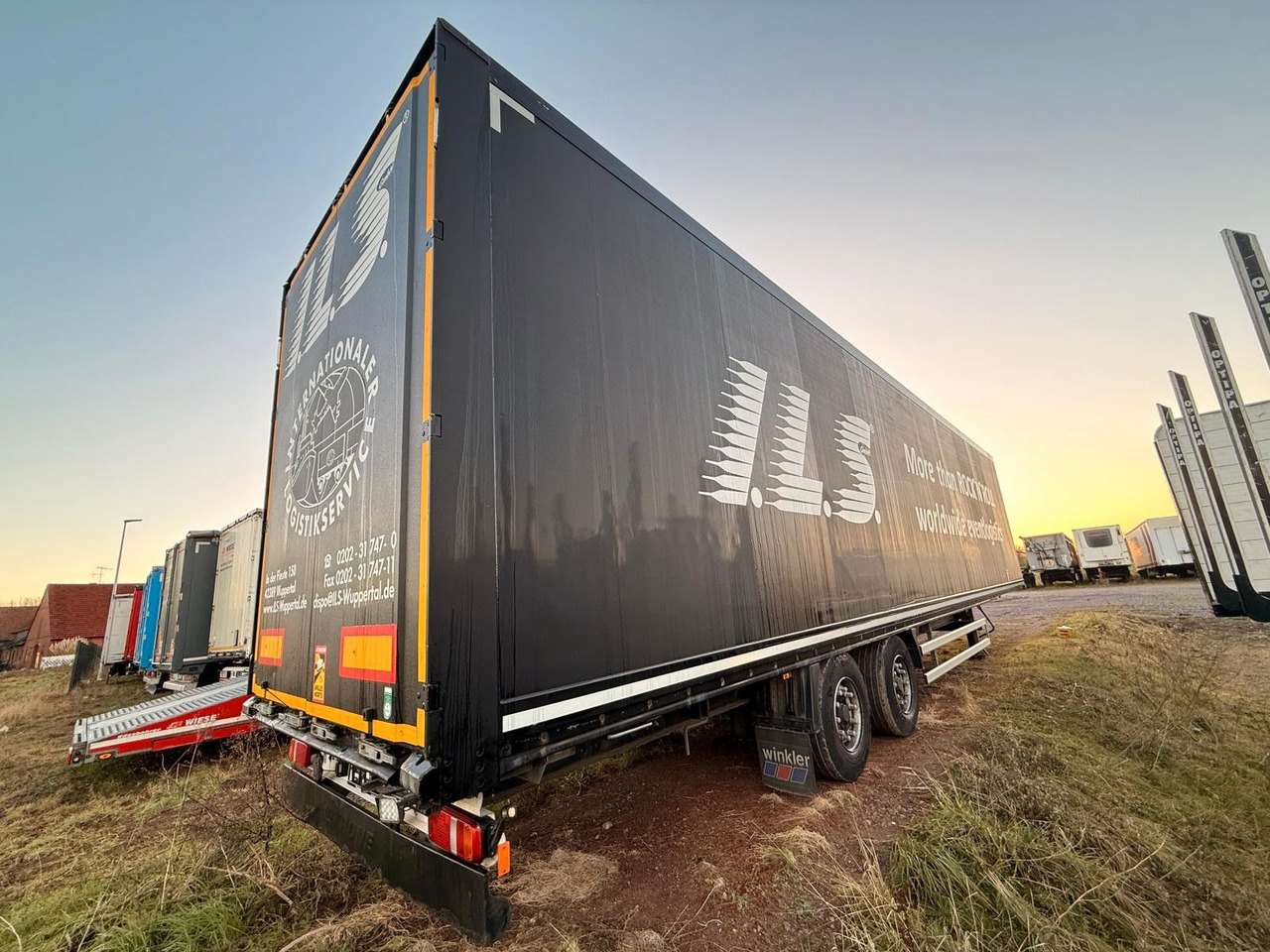 Krone SZ - Mega Koffer mit Rampenhalterung - Koffer Auflieger: das Bild 4 Krone SZ - Mega Koffer mit Rampenhalterung - Koffer Auflieger: das Bild 4