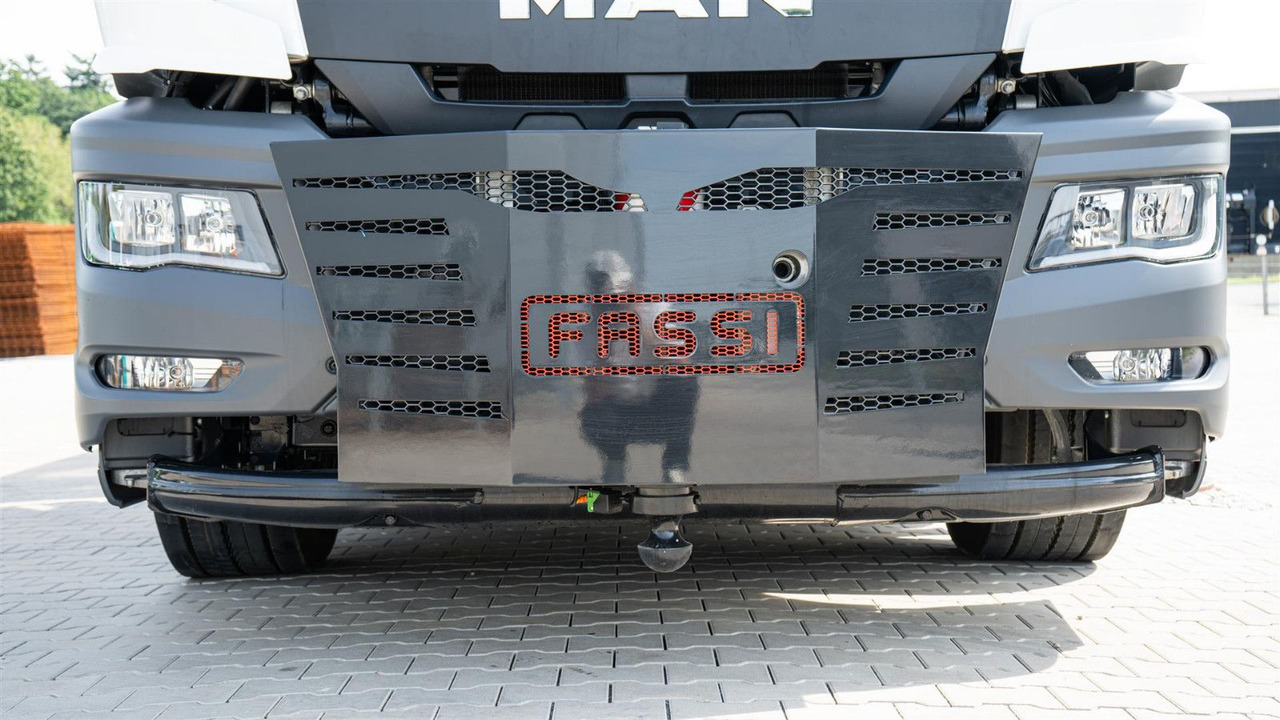 MAN 35.470 8x2 Kran F710 RA2.26 - LKW, Autokran: das Bild 2 MAN 35.470 8x2 Kran F710 RA2.26 - LKW, Autokran: das Bild 2