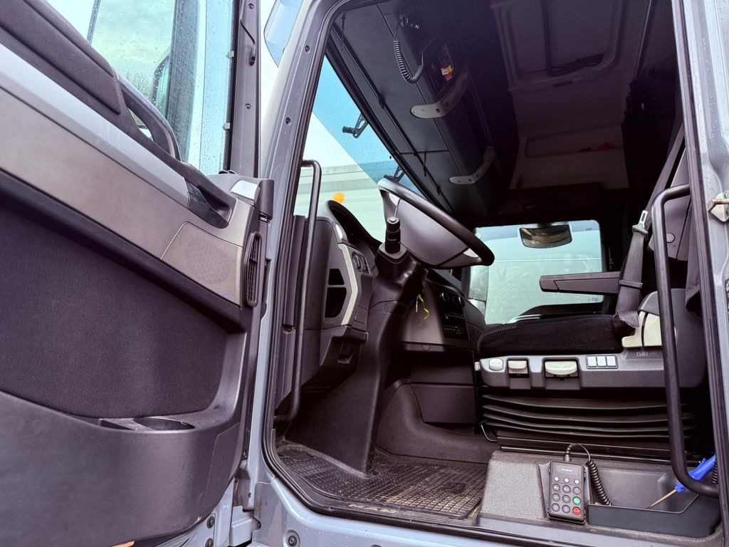 Plane LKW MAN TGX 18.440 LL Volumen LKW mit Staplerhalterung: das Bild 9