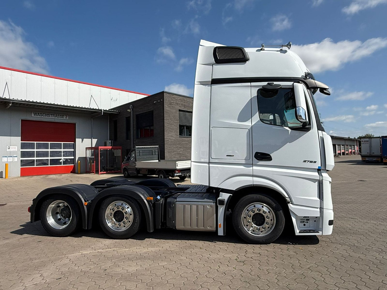Mercedes-Benz Actros 2753 GigaSpace L 6x2 Lowliner TrendLine - Sattelzugmaschine: das Bild 3 Mercedes-Benz Actros 2753 GigaSpace L 6x2 Lowliner TrendLine - Sattelzugmaschine: das Bild 3