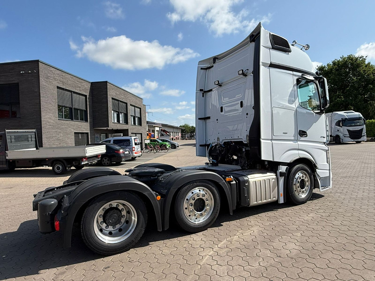 Mercedes-Benz Actros 2753 GigaSpace L 6x2 Lowliner TrendLine - Sattelzugmaschine: das Bild 5 Mercedes-Benz Actros 2753 GigaSpace L 6x2 Lowliner TrendLine - Sattelzugmaschine: das Bild 5