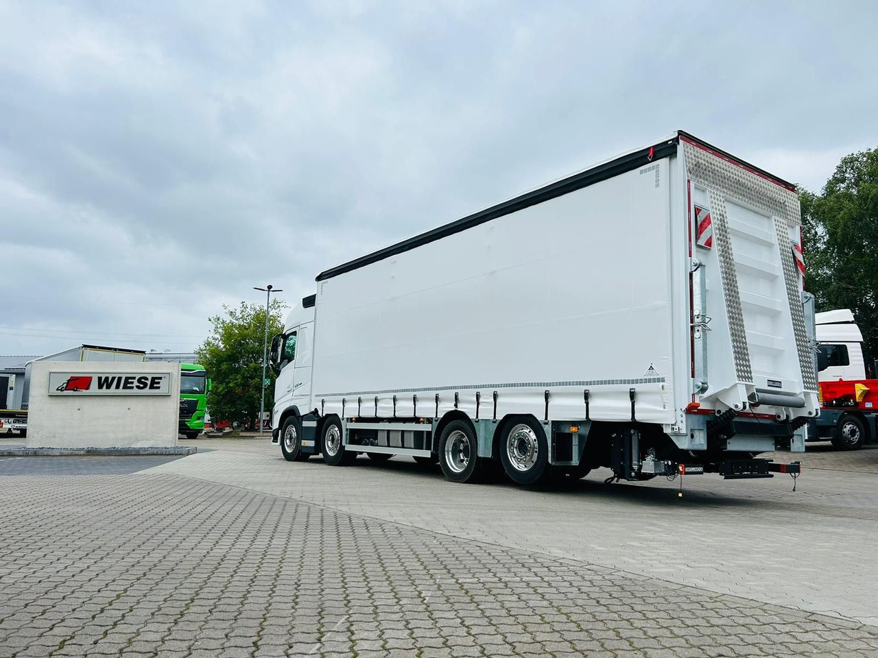 Volvo FH 500 8x2 Arbeitsbühnen Transporter LBW 9t - Abschleppwagen: das Bild 1 Volvo FH 500 8x2 Arbeitsbühnen Transporter LBW 9t - Abschleppwagen: das Bild 1