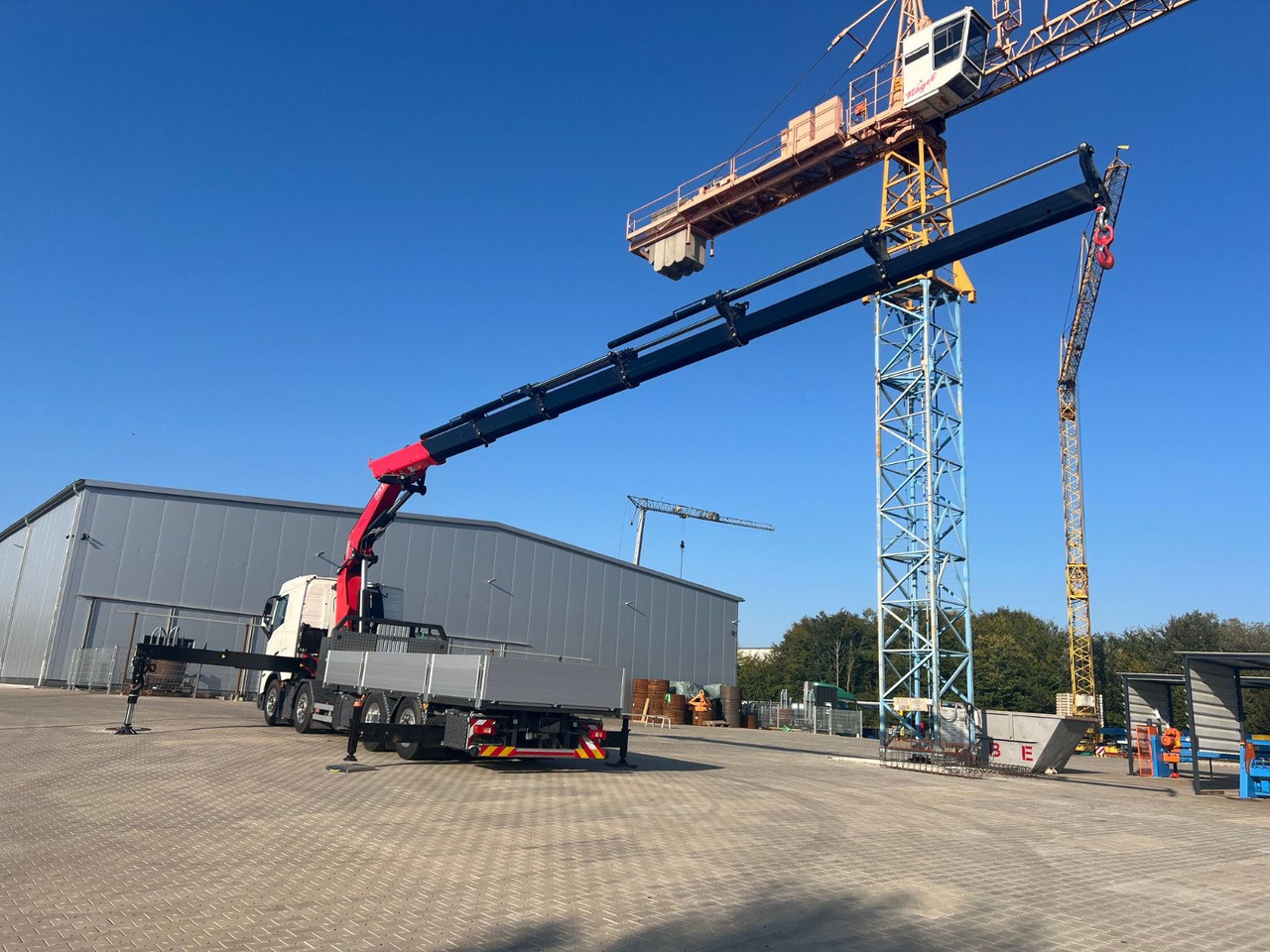 Volvo FH 500 8x2 Kran F710 RA2.26 - Pritsche LKW, Autokran: das Bild 5 Volvo FH 500 8x2 Kran F710 RA2.26 - Pritsche LKW, Autokran: das Bild 5