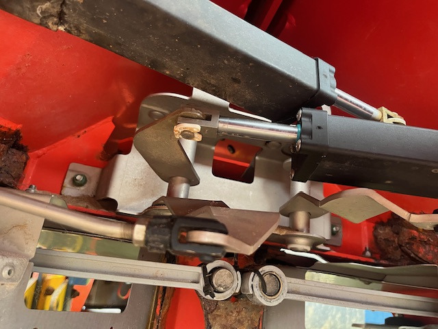 KUHN 40.2 M EMC W - Düngerstreuer: das Bild 3 KUHN 40.2 M EMC W - Düngerstreuer: das Bild 3